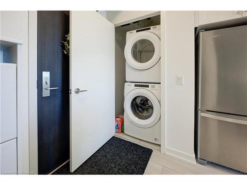 1007-55 Duke Street W, Kitchener, ON - Indoor Photo Showing Laundry Room