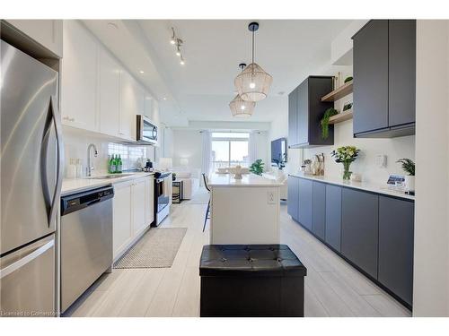 1007-55 Duke Street W, Kitchener, ON - Indoor Photo Showing Kitchen With Stainless Steel Kitchen With Upgraded Kitchen