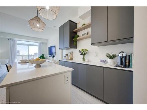 1007-55 Duke Street W, Kitchener, ON - Indoor Photo Showing Kitchen