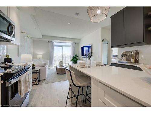 1007-55 Duke Street W, Kitchener, ON - Indoor Photo Showing Kitchen With Stainless Steel Kitchen With Upgraded Kitchen