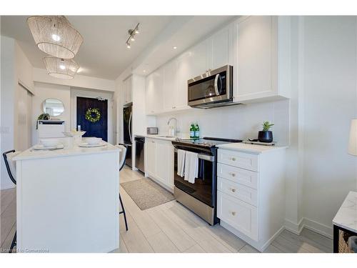 1007-55 Duke Street W, Kitchener, ON - Indoor Photo Showing Kitchen