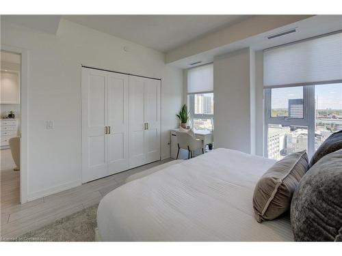 1007-55 Duke Street W, Kitchener, ON - Indoor Photo Showing Bedroom