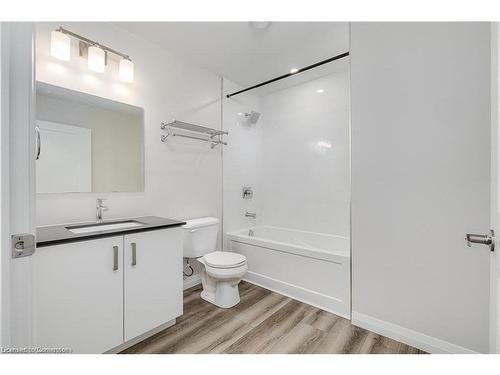 1405-108 Garment Street, Kitchener, ON - Indoor Photo Showing Bathroom