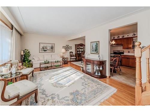 102 Indian Road, Kitchener, ON - Indoor Photo Showing Living Room