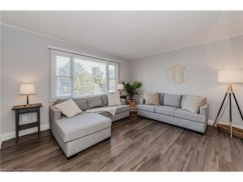 302 Hay Street, Woodstock, ON - Indoor Photo Showing Living Room