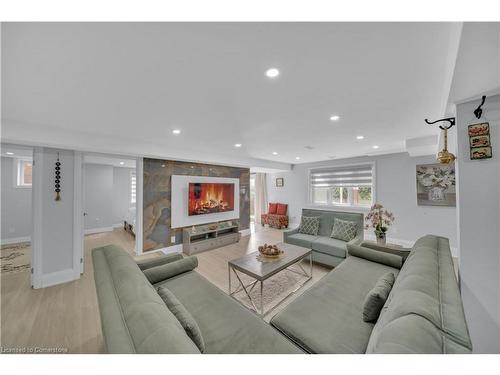 Basement-520 Winterburg Walk, Waterloo, ON - Indoor Photo Showing Living Room