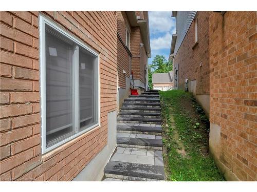 Basement-520 Winterburg Walk, Waterloo, ON - Outdoor With Exterior