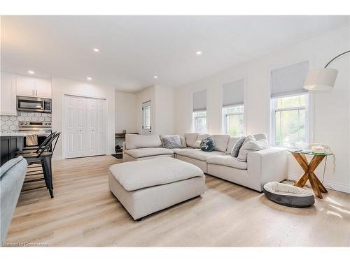 48 Templar Court, Cambridge, ON - Indoor Photo Showing Living Room