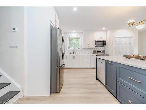 48 Templar Court, Cambridge, ON - Indoor Photo Showing Kitchen