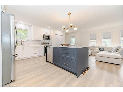 48 Templar Court, Cambridge, ON - Indoor Photo Showing Kitchen With Upgraded Kitchen