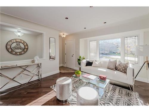 81 David Street, Cambridge, ON - Indoor Photo Showing Living Room