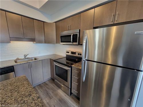 C28-1430 Highland Road W, Kitchener, ON - Indoor Photo Showing Kitchen With Upgraded Kitchen