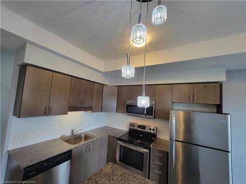 C28-1430 Highland Road W, Kitchener, ON - Indoor Photo Showing Kitchen