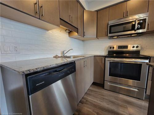 C28-1430 Highland Road W, Kitchener, ON - Indoor Photo Showing Kitchen With Double Sink