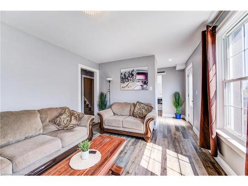 70 Stanley Street, Cambridge, ON - Indoor Photo Showing Living Room