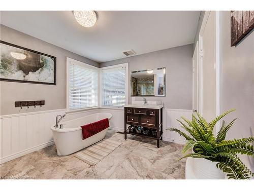 70 Stanley Street, Cambridge, ON - Indoor Photo Showing Bathroom