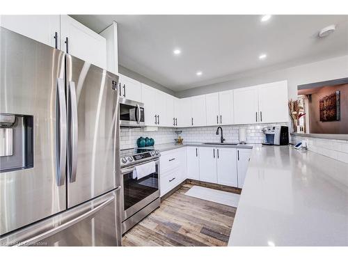 70 Stanley Street, Cambridge, ON - Indoor Photo Showing Kitchen With Upgraded Kitchen