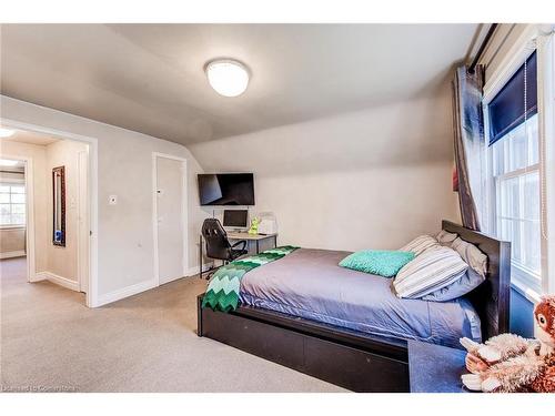 70 Stanley Street, Cambridge, ON - Indoor Photo Showing Bedroom