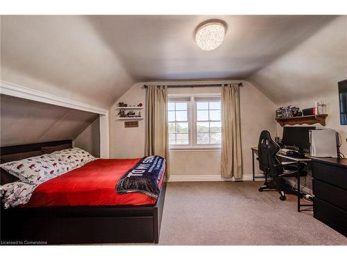 70 Stanley Street, Cambridge, ON - Indoor Photo Showing Bedroom