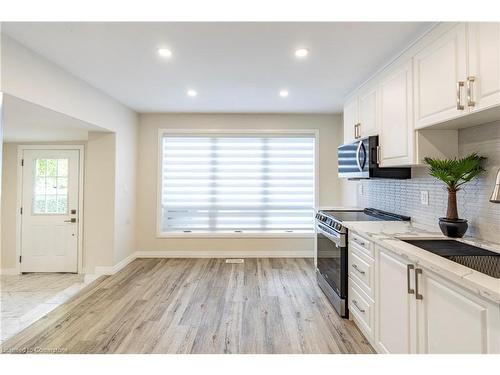 34 Dooley Drive, Kitchener, ON - Indoor Photo Showing Kitchen