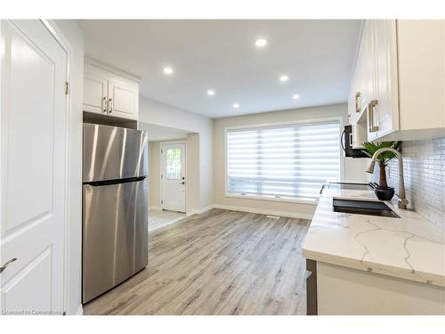 34 Dooley Drive, Kitchener, ON - Indoor Photo Showing Kitchen