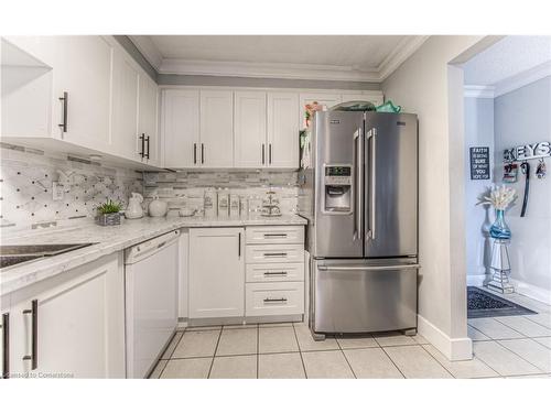 801-65 Westmount Street N, Waterloo, ON - Indoor Photo Showing Kitchen