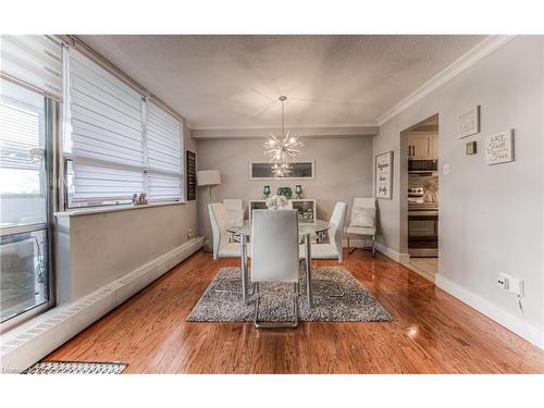 801-65 Westmount Street N, Waterloo, ON - Indoor Photo Showing Dining Room