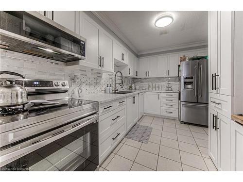 801-65 Westmount Street N, Waterloo, ON - Indoor Photo Showing Kitchen With Upgraded Kitchen