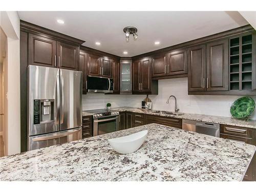 511 Oakvale Drive, Waterloo, ON - Indoor Photo Showing Kitchen With Upgraded Kitchen