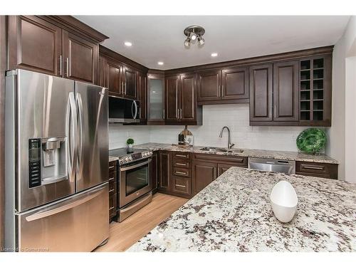 511 Oakvale Drive, Waterloo, ON - Indoor Photo Showing Kitchen With Upgraded Kitchen