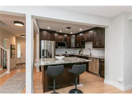 511 Oakvale Drive, Waterloo, ON - Indoor Photo Showing Kitchen With Upgraded Kitchen