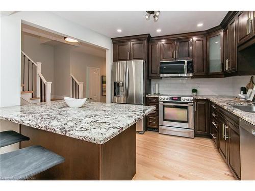 511 Oakvale Drive, Waterloo, ON - Indoor Photo Showing Kitchen With Upgraded Kitchen