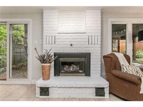 511 Oakvale Drive, Waterloo, ON - Indoor Photo Showing Living Room With Fireplace