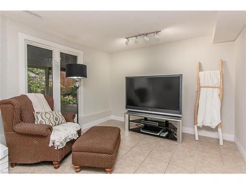 511 Oakvale Drive, Waterloo, ON - Indoor Photo Showing Living Room