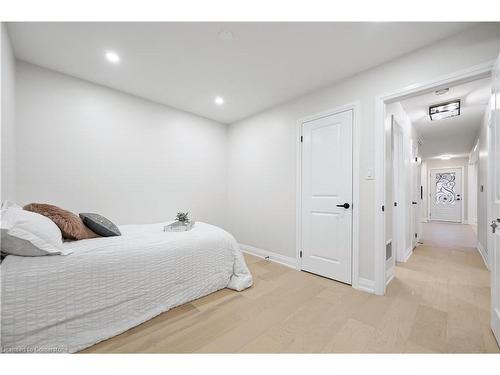 66 Beech Avenue, Cambridge, ON - Indoor Photo Showing Bedroom