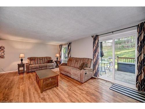 26-220 Salisbury Avenue, Cambridge, ON - Indoor Photo Showing Living Room