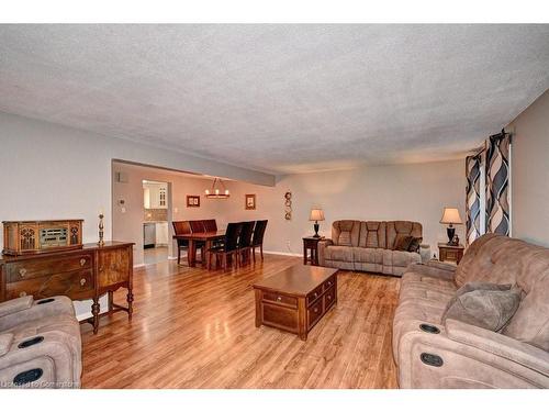 26-220 Salisbury Avenue, Cambridge, ON - Indoor Photo Showing Living Room