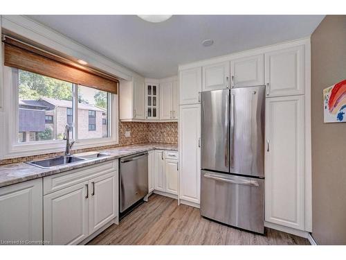 26-220 Salisbury Avenue, Cambridge, ON - Indoor Photo Showing Kitchen With Double Sink