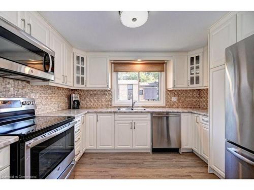 26-220 Salisbury Avenue, Cambridge, ON - Indoor Photo Showing Kitchen With Double Sink With Upgraded Kitchen