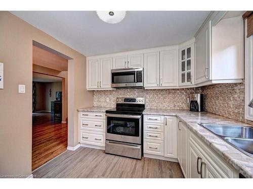 26-220 Salisbury Avenue, Cambridge, ON - Indoor Photo Showing Kitchen With Double Sink