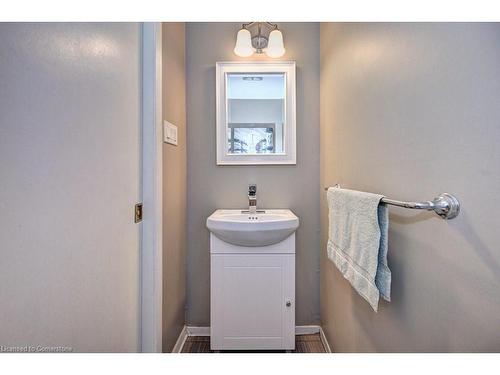 26-220 Salisbury Avenue, Cambridge, ON - Indoor Photo Showing Bathroom