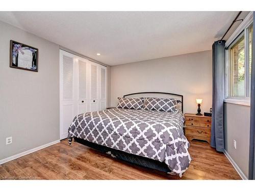 26-220 Salisbury Avenue, Cambridge, ON - Indoor Photo Showing Bedroom