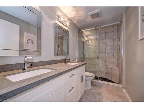 26-220 Salisbury Avenue, Cambridge, ON - Indoor Photo Showing Bathroom