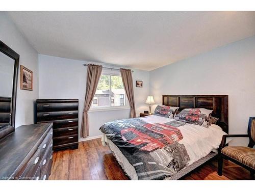 26-220 Salisbury Avenue, Cambridge, ON - Indoor Photo Showing Bedroom