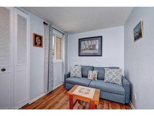 26-220 Salisbury Avenue, Cambridge, ON - Indoor Photo Showing Living Room