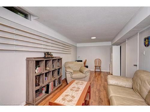 26-220 Salisbury Avenue, Cambridge, ON - Indoor Photo Showing Living Room