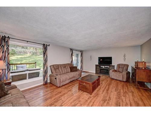 26-220 Salisbury Avenue, Cambridge, ON - Indoor Photo Showing Living Room