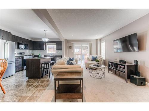 15 Captain Mccallum Drive, New Hamburg, ON - Indoor Photo Showing Living Room