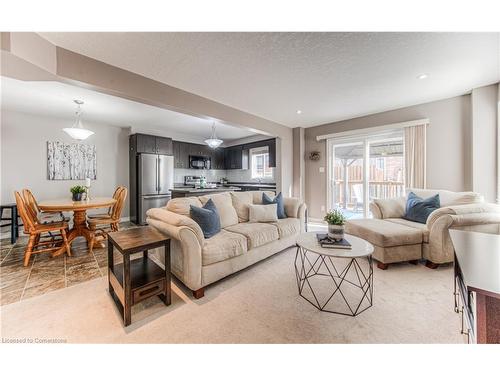 15 Captain Mccallum Drive, New Hamburg, ON - Indoor Photo Showing Living Room