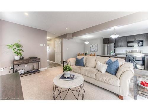 15 Captain Mccallum Drive, New Hamburg, ON - Indoor Photo Showing Living Room